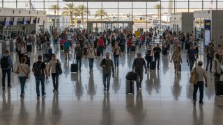 АТОР: массовая эвакуация российских туристов с Ближнего Востока не требуется