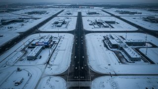 Более десяти аэропортов России парализованы из-за угрозы дронов