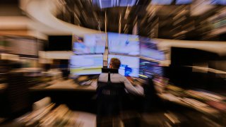 Цена ближневосточного конфликта: удары по Ирану обрушили рынки и ударили по карманам миллионов