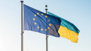 В Еврокомиссии сообщили о неподписанных документах по кредиту Украине на €90 млрд.
