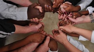 Генпрокуроры республиканских штатов предупредили крупные компании о недопустимости проведения позитивной дискриминации