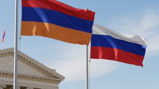 Глава МИД Армении: Ереван не намерен разрывать отношения с Москвой