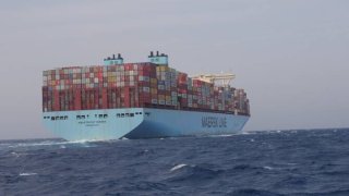 Глобальные логистические цепочки разрываются. Maersk останавливает перевозки в Персидский залив
