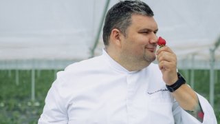 «Клубничные поля»: сезонное предложение от шеф-повара «Гастродача Вселуг» Андрея Колодяжного