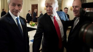 Крушение альянса. Как Трамп и крупнейший банкир Америки стали врагами