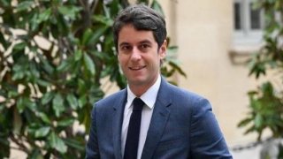 Макрон назначил новым премьером Франции Габриэля Атталя — первого открытого гея на посту главы правительства страны