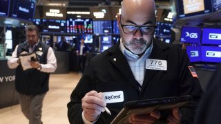 Мировые биржи растут, а Япония падает из-за слабой экономики и праздников