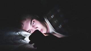 Молодые мужчины догоняют женщин по тревожности из‑за внешности в онлайне