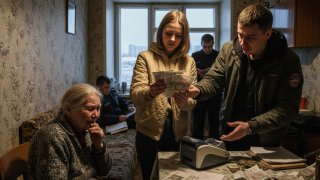 Мошенники использовали схему с «проверкой купюр»: пенсионерка в Москве лишилась 1,4 млн рублей