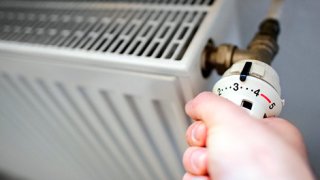 Москва, звонят колокола! Москва, в квартирах - холода!