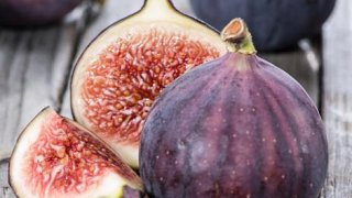 Названы продукты, которые помогут привыкнуть к осенним холодам