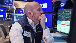 Нефть Brent превысила 100 долларов, а фондовые рынки США обновляют рекорды