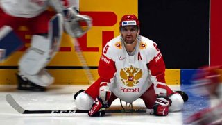 Овечкина не пустили в Пекин. А Знарок - в Канаде на молодежном ЧМ