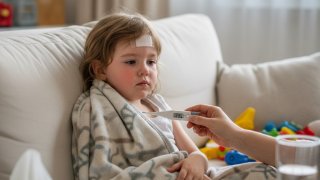 Педиатр рассказала, когда не надо сбивать температуру