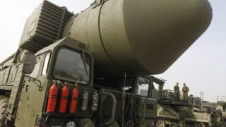 По словам западных чиновников, Россия преодолевает санкции и увеличивает производство ракет 