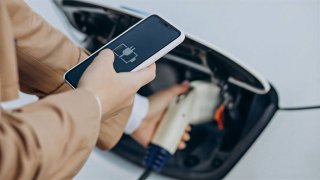 Пока вы пьёте кофе, электромобиль уже заряжен. Китайская батарея делает зарядку быстрее заправки бензином