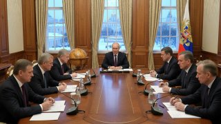 Путин поручил главам регионов держать на личном контроле вопросы поддержки семей участников СВО