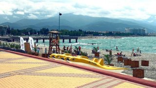 Роспотребнадзор подтвердил безопасность пляжей Сочи и Сириуса