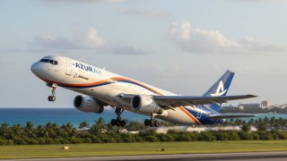 Самолет с 238 пассажирами экстренно сел в китайском Ланьчжоу