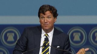 Такер Карлсон перешел в Твиттер, но не изменил свой стиль