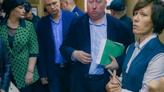 Теряющего сознание Карамзина арестовали еще на три месяца