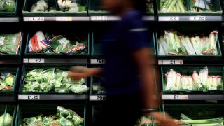 Тихая эпидемия безработицы в Британии тревожит бизнес