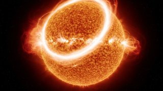 Ученые зафиксировали самую сильную за апрель вспышку на Солнце класса M4.3