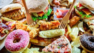 Ультрапереработанная еда оказалась опасной для костей даже до наступления старости