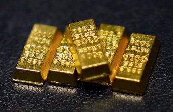 Цена на золото рухнула до минимума 2026 года на фоне паузы в конфликте с Ираном