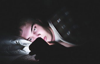 Молодые мужчины догоняют женщин по тревожности из‑за внешности в онлайне