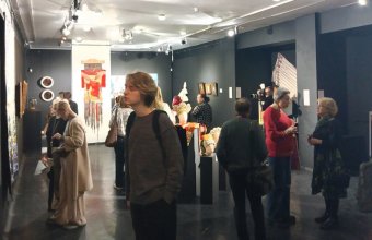 От прабабушек до космоса: выставка «На Красную горку» в Галерее Ходынка