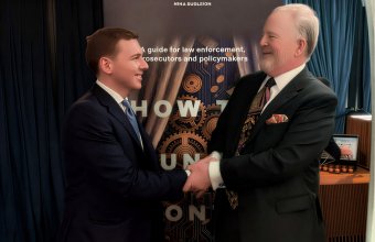 Помощник Фараджа написал книгу об отмывании денег прямо из тюрьмы