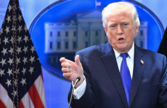 Трамп повышает мировые пошлины до 15 процентов в ответ на решение суда
