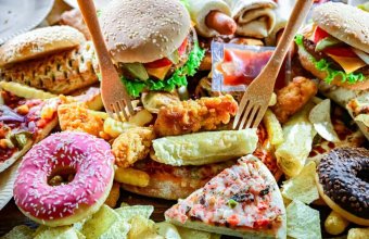 Ультрапереработанная еда оказалась опасной для костей даже до наступления старости