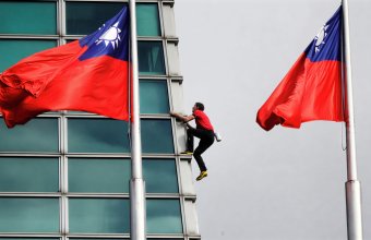 Вершина страха и мастерства Алекс Хоннольд покорил Тайбэй 101