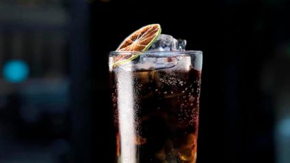 Бартендеры из миланского The Botanical Club в обновленном Mercedes Bar