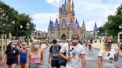 Гендиректор Walt Disney Боб Чапек надеется увидеть тематические парки «без масок» в 2022 году