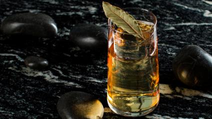 «Камень» - статусный коктейль ко Дню защитника Отечества в Mercedes Bar