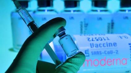 Moderna собирается предложить свою вакцину сотрудникам, подрядчикам и совету директоров
