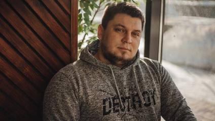 Нож и топор вместо серпа и молота