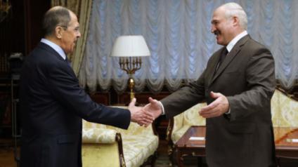 СМИ о визите Лаврова в Минск: Лукашенко скоро будет плевать в лицо посланникам из Кремля