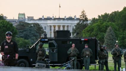 США на пороге революции: военная техника в Вашингтоне, Дональда Трампа пришлось прятать в бункер