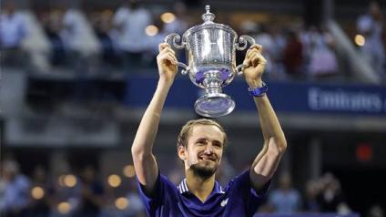 Теннисист Медведев выиграл US Open, а футболисты обнадежили перед стартом еврокубков