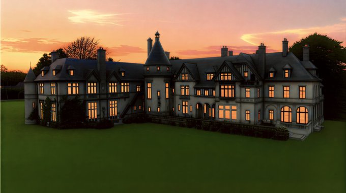 Художник Хант Слонем купил особняк с привидениями за 30 миллионов долларов