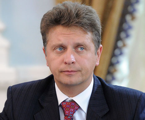 Соколов кормит Тимченко Соколов кормит Тимченко