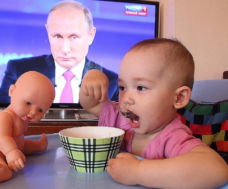 10 000 на каждого ребенка в месяц: российским семьям с детьми наконец помогут