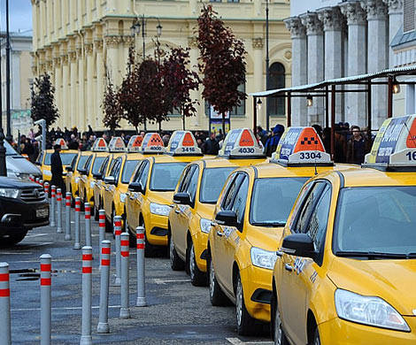 20% таксистов Москвы с лета могут перейти в статус нелегалов