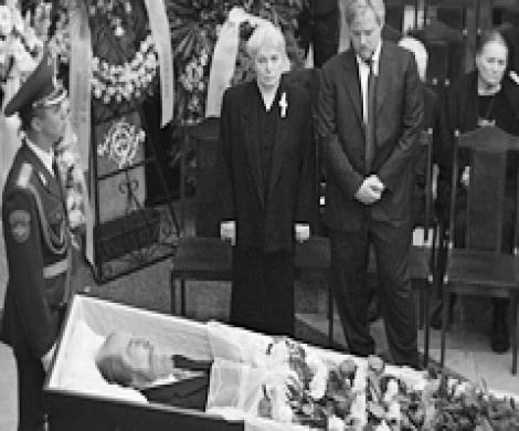 Сегодня - похороны Александра Солженицына