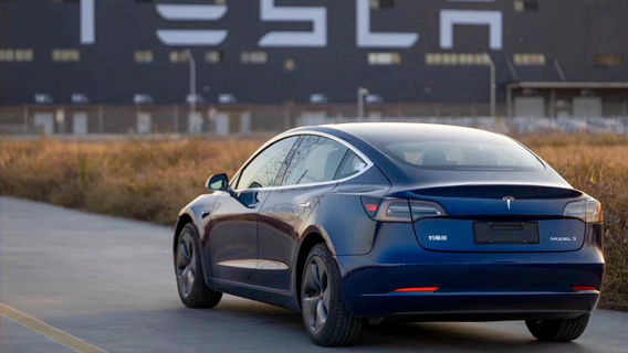 30 декабря Tesla начнет поставки китайских электромобилей Model 3 30 декабря Tesla начнет поставки китайских электромобилей Model 3