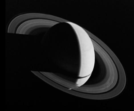 Сатурн продолжает преподносить сюрпризы